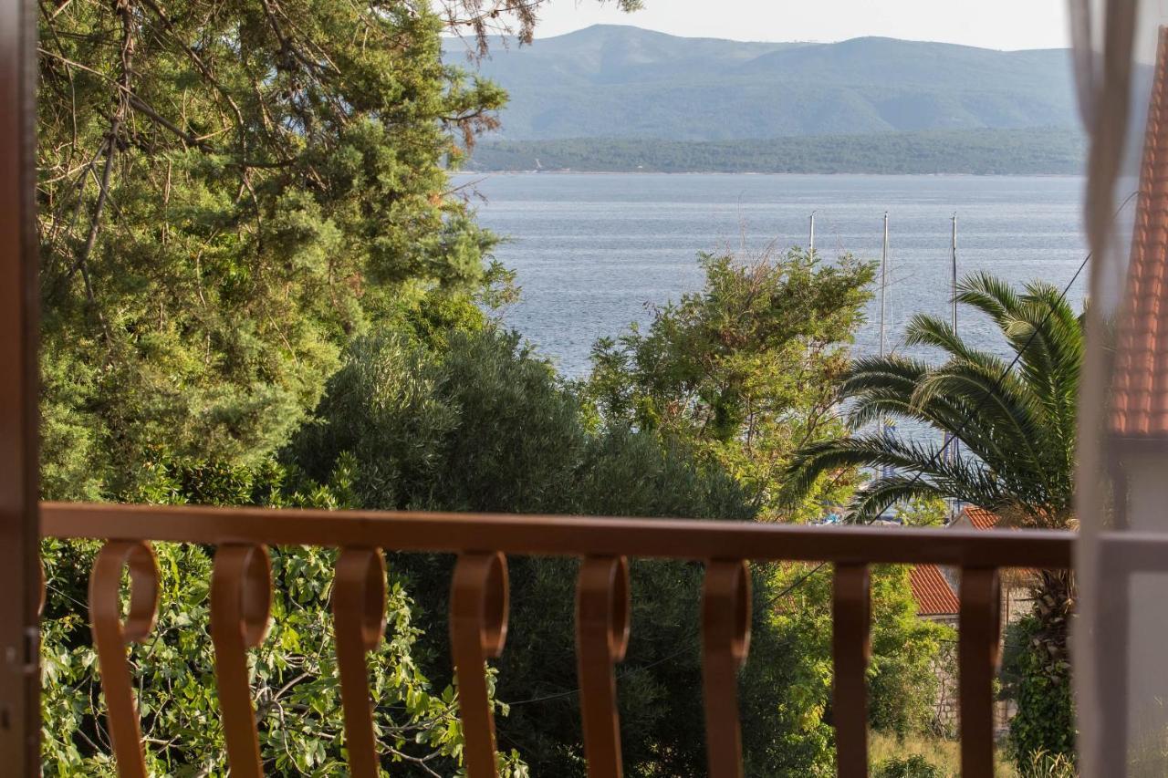 Apartman Sesna Bol Exteriör bild