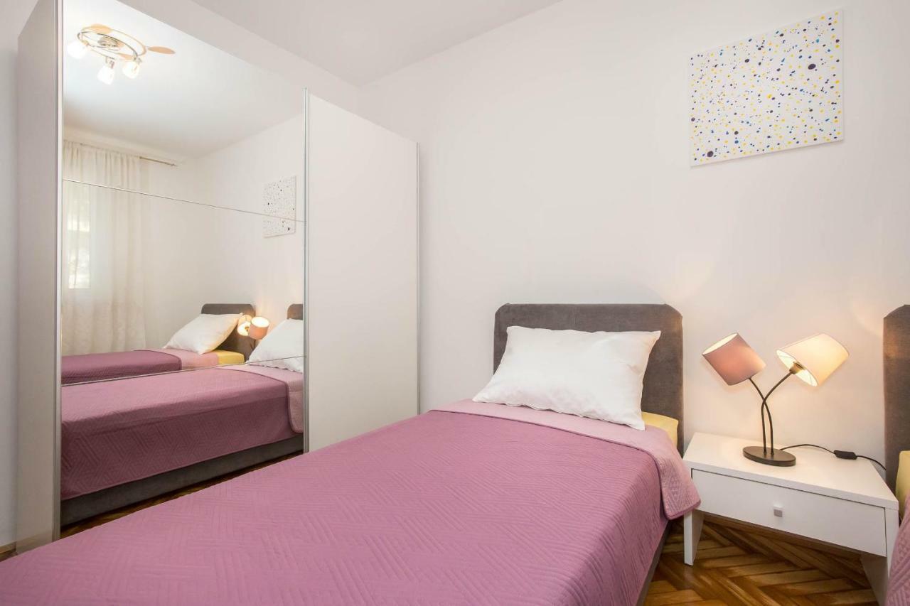 Apartman Sesna Bol Exteriör bild