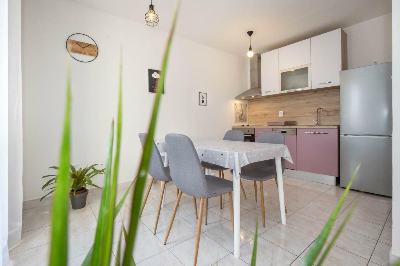 Apartman Sesna Bol Exteriör bild