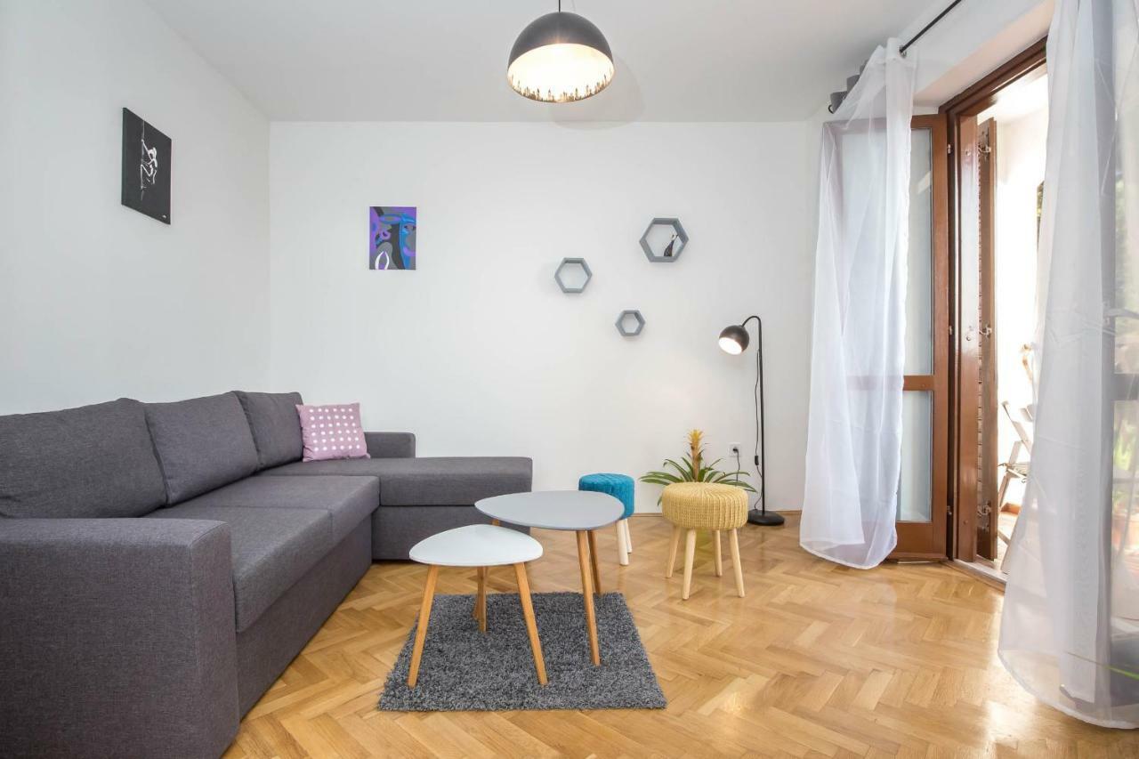 Apartman Sesna Bol Exteriör bild