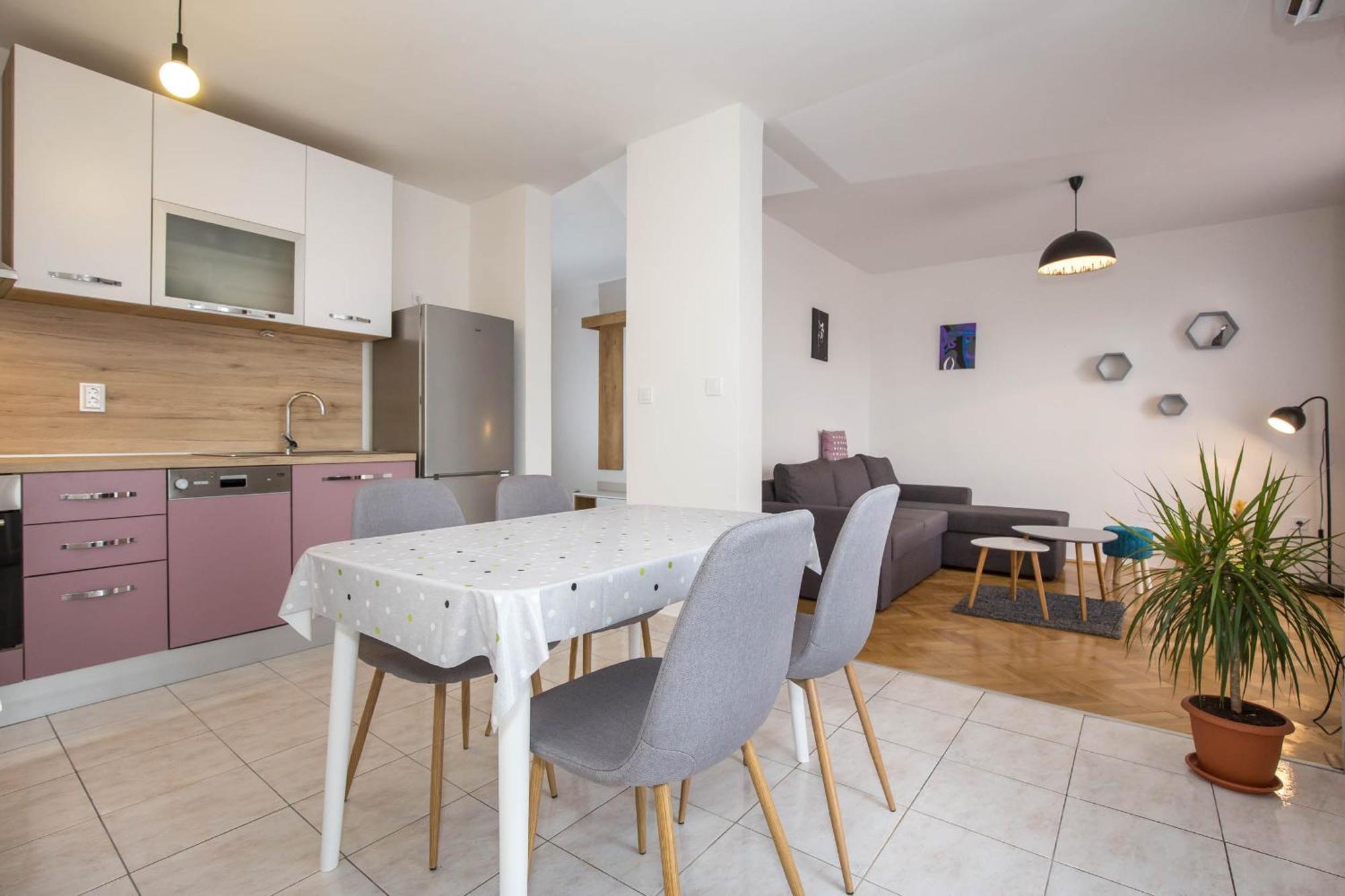 Apartman Sesna Bol Exteriör bild