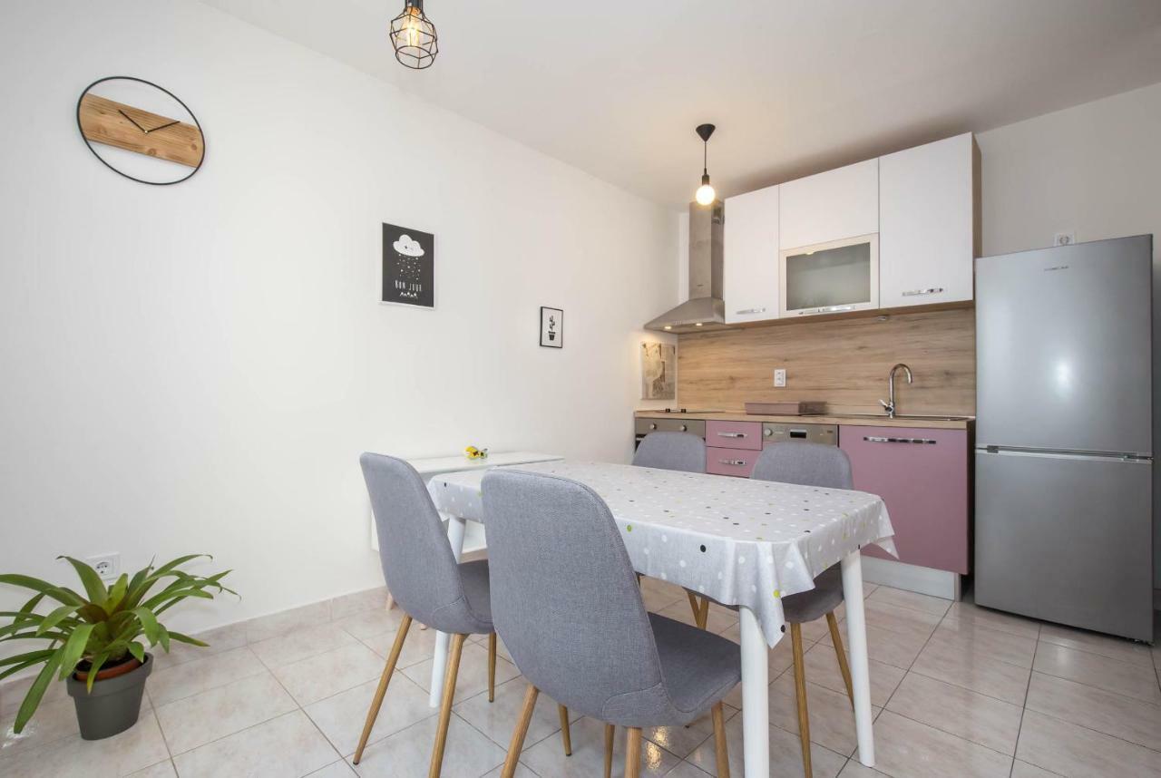 Apartman Sesna Bol Exteriör bild
